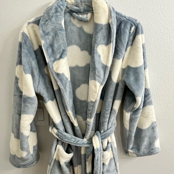 Cloud Patterned Robe - Picture 2 of 5